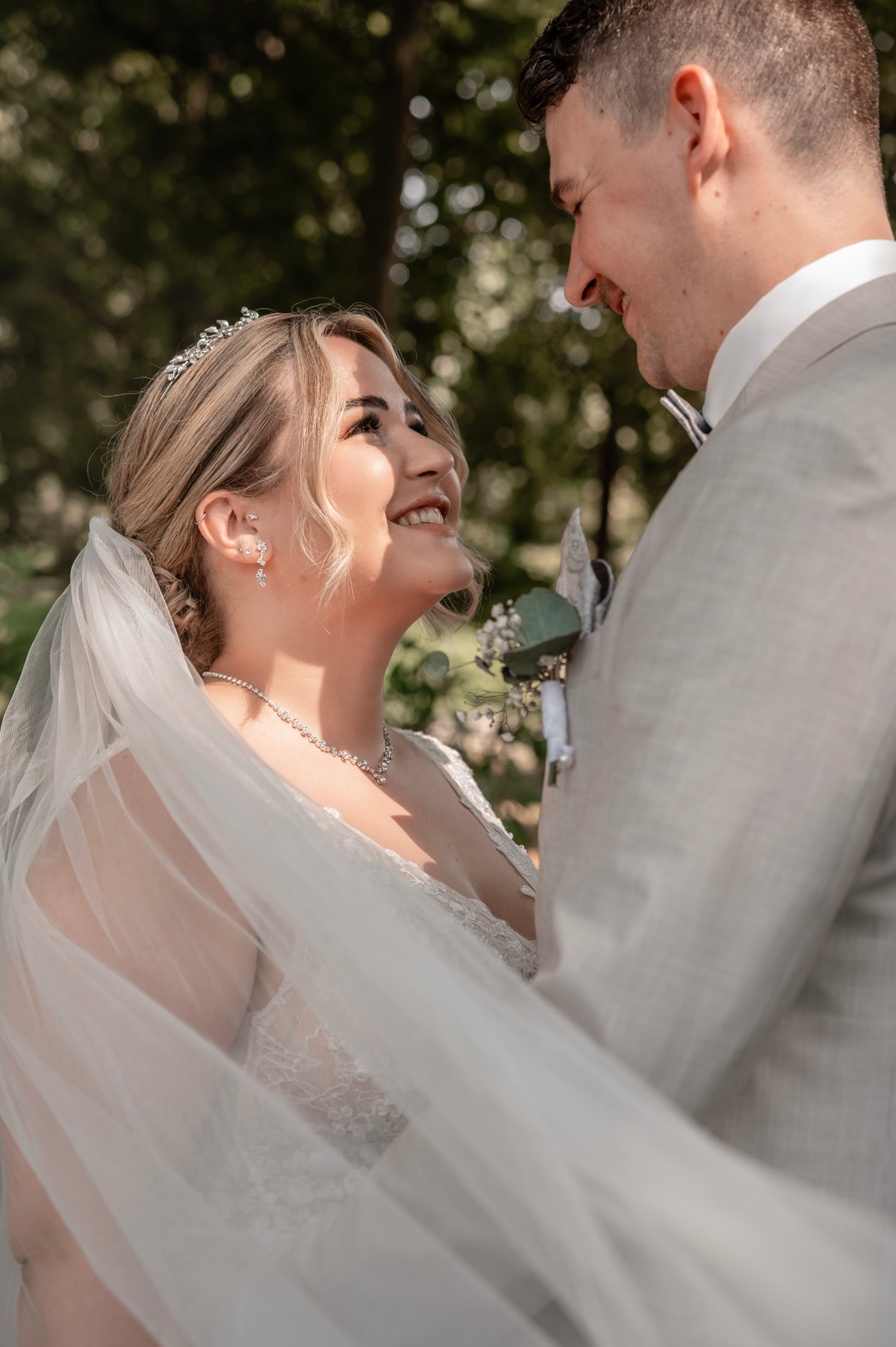 Hochzeit – Brautpaar mit Schleier